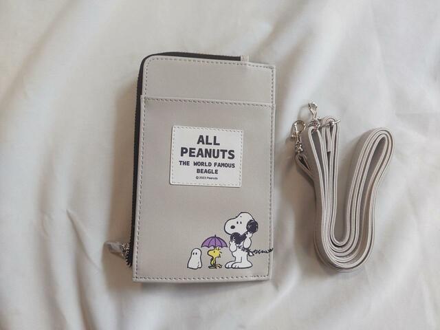 落ち着いたグレーが大人っぽい