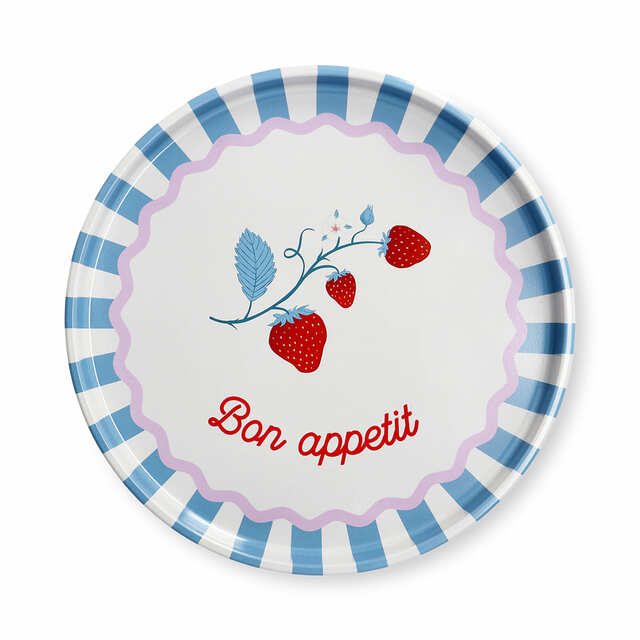 【フライングタイガー】マルチトレー（ストロベリー） 550円／物を運んだり、食材を置いたり、マルチに活躍するトレー