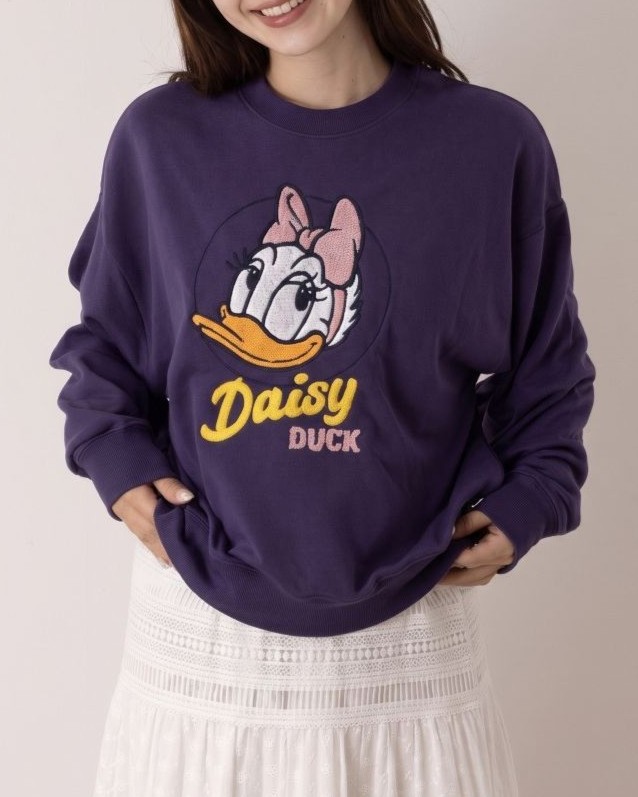 <Disney>【ドナルド&デイジー】サガラ刺しゅうゆったり裏毛トレーナー 2,980円