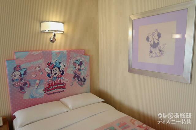 「ディズニー・パルパルーザ“ミニーのファンダーランド”」スペシャルルーム 壁の絵にも注目
