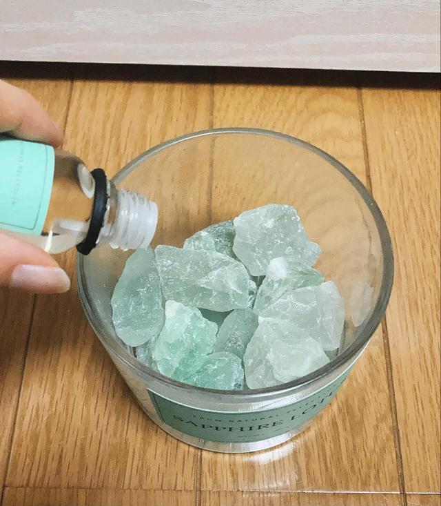 【ニトリ　ストーンディフューザー(クリスティ2 サファイヤロータス)】ストーンにオイルを垂らして香りを楽しみます