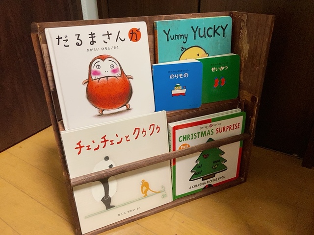 【ダイソー 木材DIYセット】おしゃれに絵本が収まりました