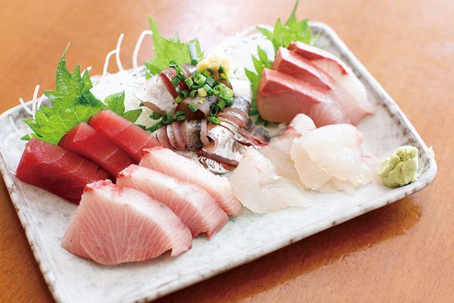 神奈川・小田原漁港の絶品魚／寿司定食 いこい　刺身定食—1350円