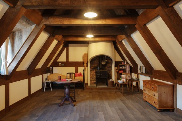 「魔女の谷」グーチョキパン屋　屋根裏部屋