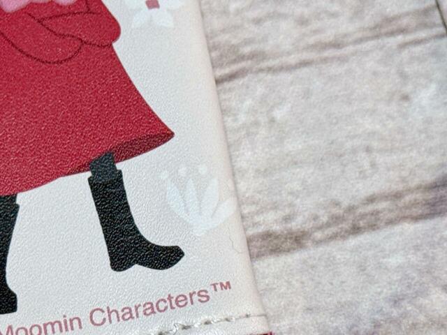 ポーチの素材は高級感たっぷりの合成皮革!