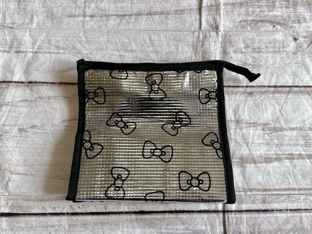 これからの季節にうれしい、保冷機能付きのポーチ