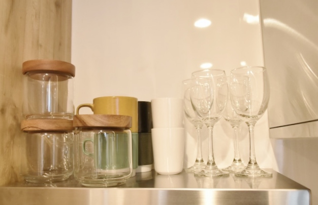 グラスやカップも十分そろう