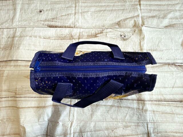 550mlのペットボトルを6本収納してもファスナーはしっかり閉まります！