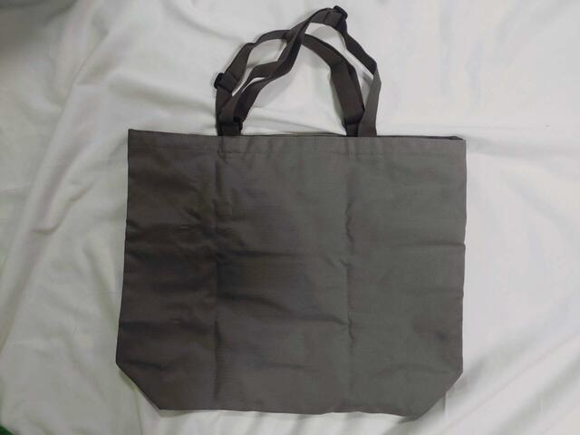 裏面はシンプルな無地