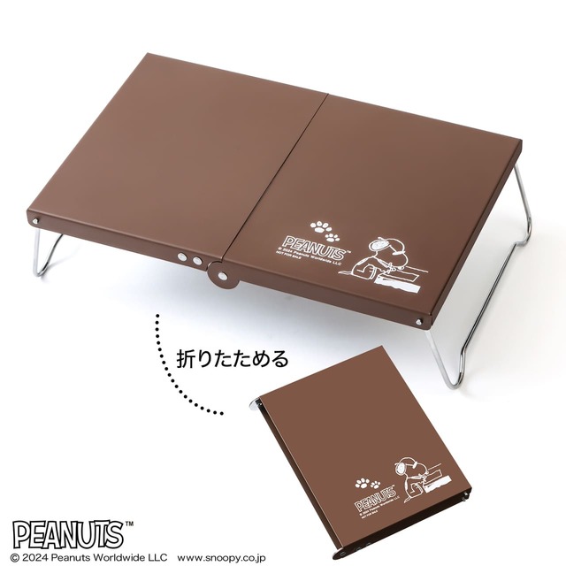 スチール製の折りたたみテーブル