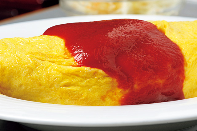 ギャラン オムライス（サラダ付） 900円 長年愛されている、シンプルで懐かしい味の一皿。