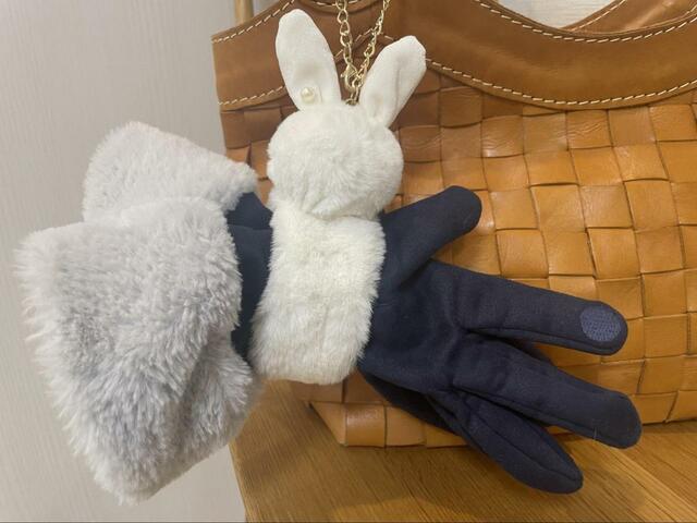【ニトリ ウサギバッグチャーム オフホワイト】手袋をしっかりホールドしてくれる