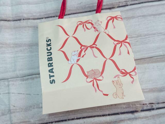 もちろん両面総柄仕様。片面に「STARBUCKS」のロゴ入りです