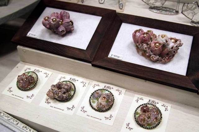 「Effe*」のフジツボブローチ。上の大きなものもブローチだそうです。