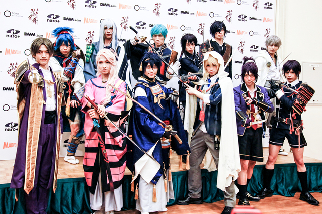 迫力の刀剣男士そろい踏み！　撮影：小林裕和