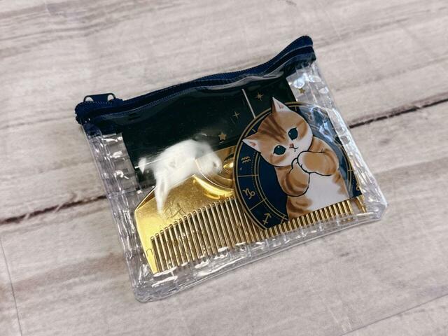 コームと口紅を入れてコスメポーチにしてもOK