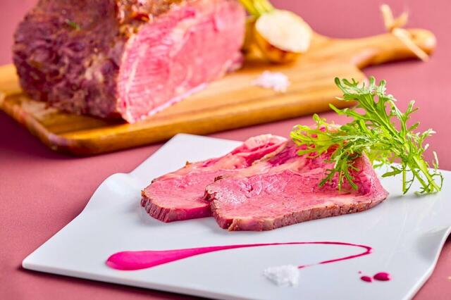 浦安ブライトンホテル東京ベイ「カシュカシュ」あまおう苺スイーツとローストビーフ、海の幸のご褒美ビュッフェ「伝統のローストビーフ」