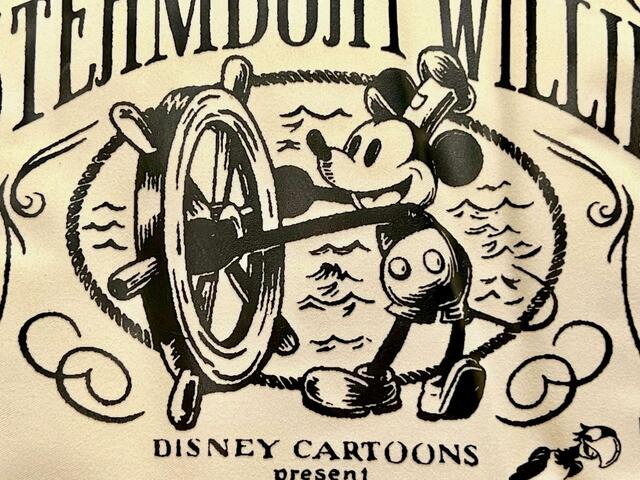 【Disney100 蒸気船ウィリー マルチに使えるポーチBOOK】ディズニーファンなら誰もが知っているこのイラスト…！オールドミッキーがキュート♪