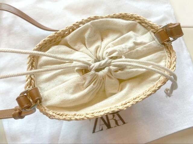 【ZARA ラフィアスタイル ミニクロスボディバッグ】巾着は触り心地の良いコットン素材です