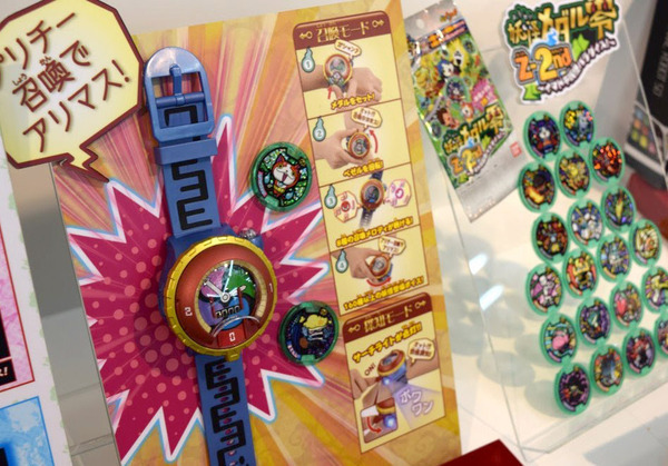 【男の子向け玩具部門】1位 DX妖怪ウォッチ タイプ零式／バンダイ　＜続いて、女の子向け玩具部門＞