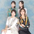 前列左から)珠城りょう、湖月わたる 後列左から)花乃まりあ、夢咲ねね