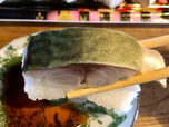 【はま寿司　さばの棒寿司】さばの身の分厚さに感動。食べ応えがありそうですね