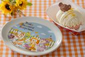 チーズクリームのモンブラン、スーベニアプレート付き 990円｜販売店舗：東京ディズニーシー「ケープコッド・クックオフ」｜ダッフィー＆フレンズのテイスティ・サマー・サプライズ