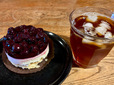 【スターバックス ブルーベリーレアチーズケーキ】アイスコーヒーと一緒にいただきます!