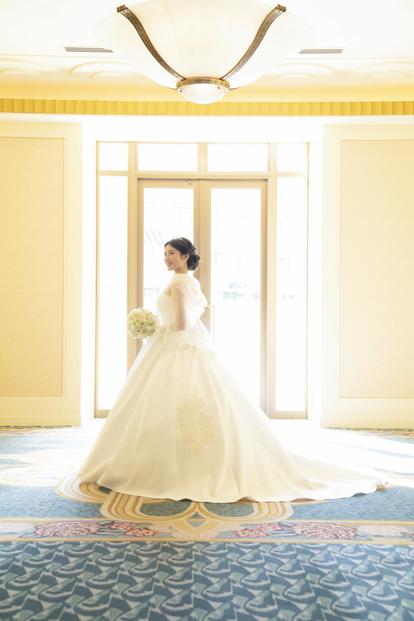 ディズニー結婚式 思わずうっとり アンバサダーホテル 新ウェディングドレス が美しい 1 3 ディズニー特集 ウレぴあ総研