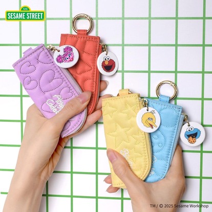 セサミストリートのポップな新商品がカワイイ～！もこもこのポーチや