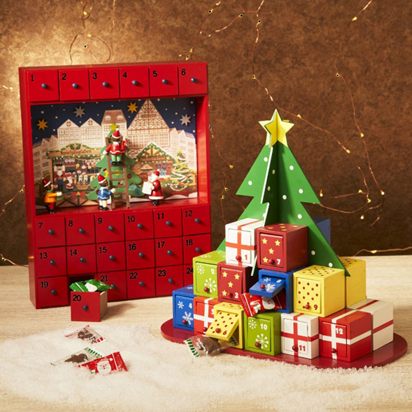 オリジナル クリスマスウッドボックスカレンダー3.434円　ウッドボックスカレンダー（ツリー）3.542円＠カルディコーヒーファーム