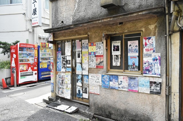 このお店を右に曲がる