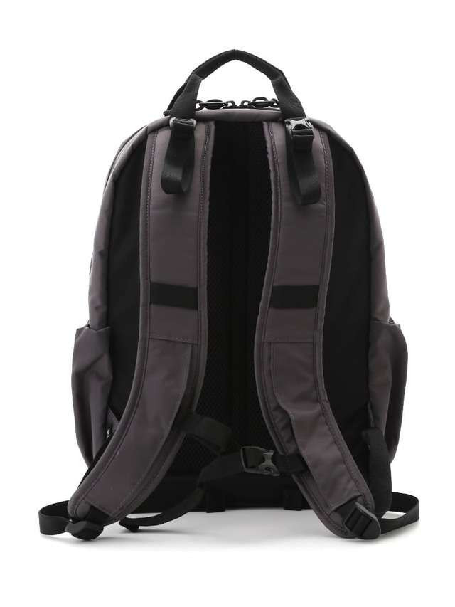 【emmi×コロンビアとの別注バッグ】「Great Smoky Garden™ E. 18L Backpack」ショルダーもしっかりとしていて肩が痛くならない仕様に