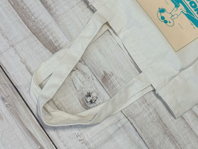 持ち手は長めなため、厚手のアウターを着ても肩がけがラクラクできます♪