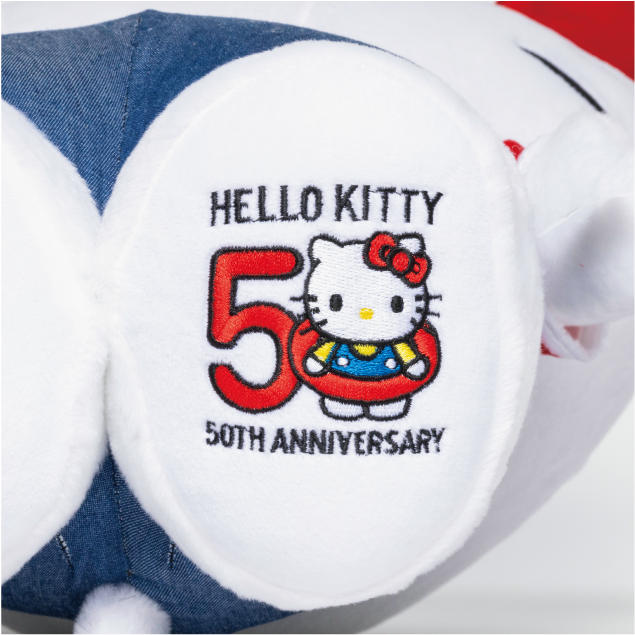 足裏には50周年ロゴ刺繍入り！特賞 BIG!ハローキティぬいぐるみ【Happyくじ『HELLO KITTY 50th〜ハッピーアニバーサリー★〜』】