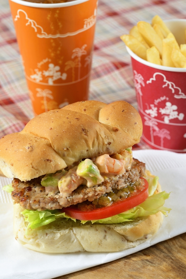 スペシャルセット ¥990 ※シュリンプ＆アボカドのビーフパティバーガー、フレンチフライポテト、ソフトドリンクのチョイス【販売店舗】ケープコッド・クックオフ｜TDS「スウィート・ダッフィー」2016