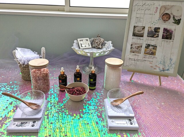 【シュガービーチ大洗】フロントで行っている「アロマバスソルト作り」