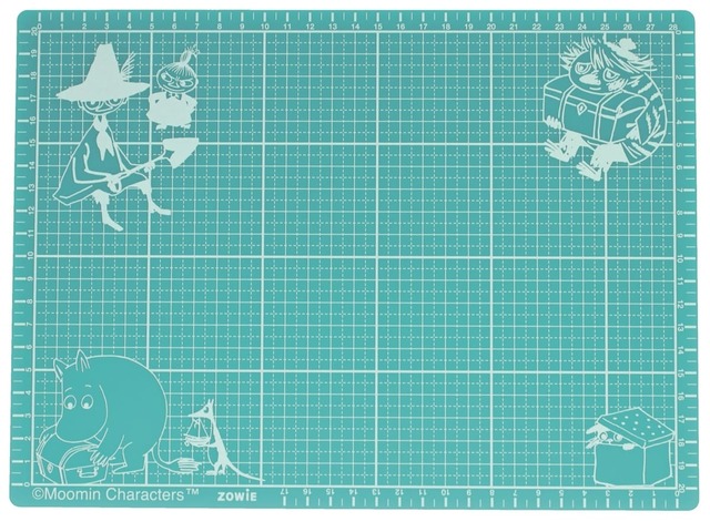 【ムーミンマーケット2023】カッティングマット(タテ22×ヨコ30cm)¥1,430 ■会期:2023年6月22日(木)~7月5日(水)■会場:西武池袋本店7階=催事場A ■入場料:無料