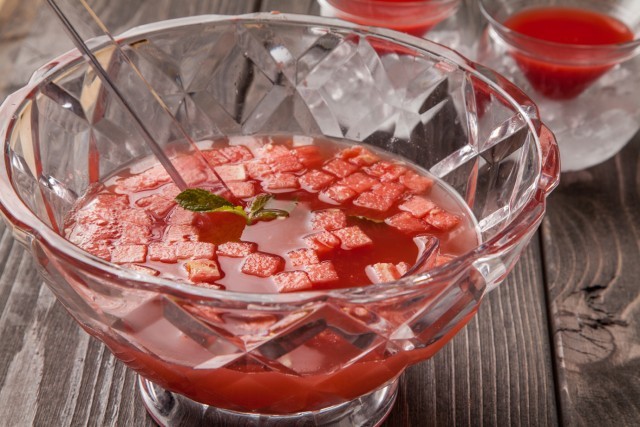 季節の国産フルーツマティーニ パンチボール仕立て