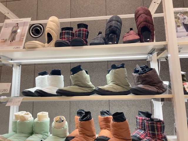 【ワークマン Heyaルームブーツ】レディースのカラーはパステルグリーン、ブラウン(新色)、ツイードチェック(新色)がありました