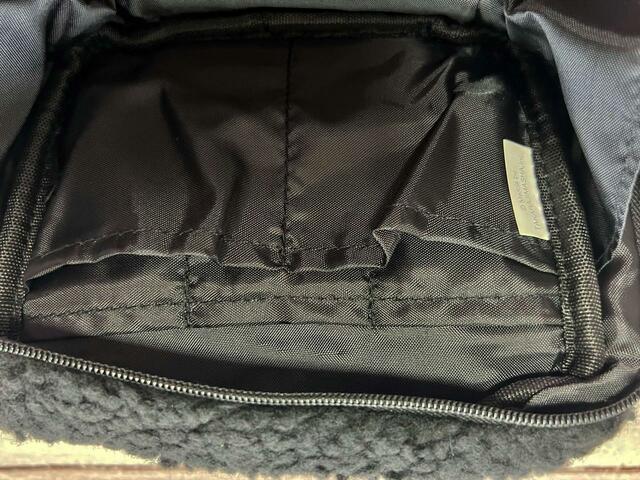 【otonaMUSE（オトナミューズ）10月号付録】バック側は仕切り付きの小さいポケットが5つ