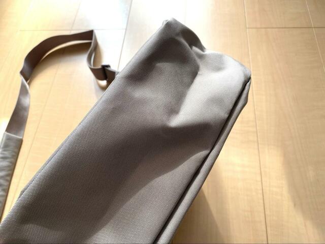 【無印良品　撥水2WAYワンショルダーバッグ】サイズは約縦28.5×横40×マチ12cm。底に安定感があり、荷物を入れても形が崩れにくいのが嬉しいポイントです！