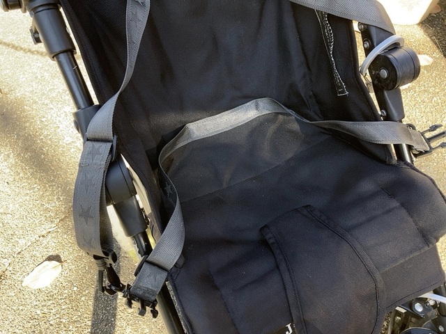 【アイリスオーヤマ ハンディリンサークリーナー】ベビーカーの頑固な汚れもキレイになりました！