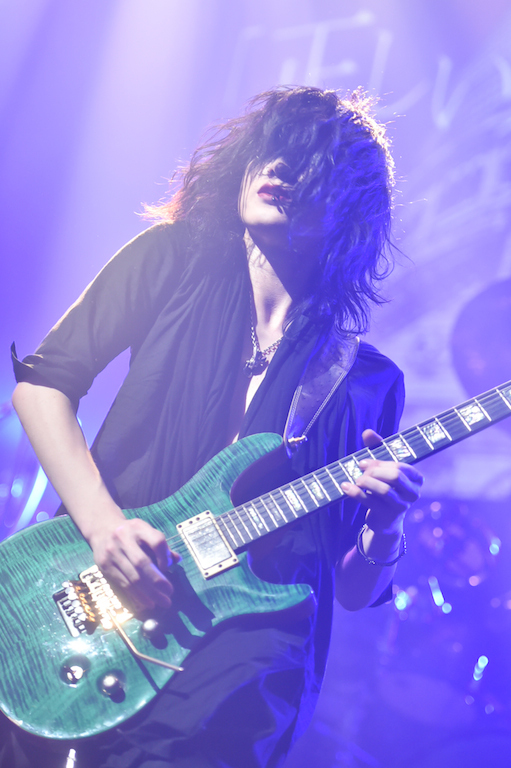 THE BLACK SWAN　樹／撮影・スズキメグミ