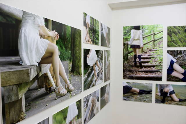 200人のふとももが展示された「曖昧☆ふともも写真館」