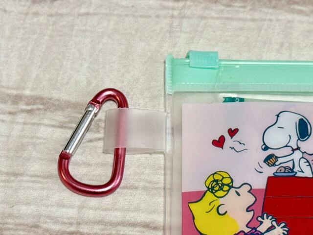 カラビナ付きなので、バッグに付けて持ち歩くのもおすすめ