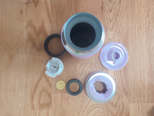 【象印のミニボトル】保温・保冷機能を高めるためにパーツは多め