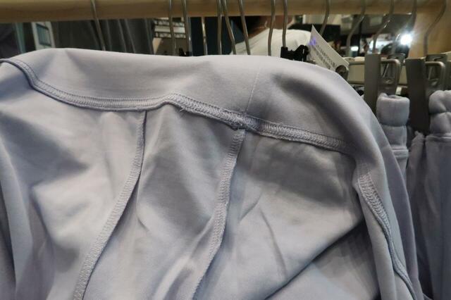 【ワークマン レディースメディヒール(R)ルーム長袖シャツ】カラーはパープル、グレー、ブラックの3展開です