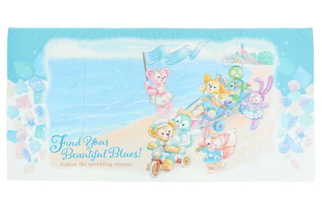 ワイドバスタオル 4,500円｜東京ディズニーシー25周年「ダッフィー＆フレンズのファインド・ユア・ビューティフル・ブルー！」グッズ｜販売店舗：東京ディズニーシー「マクダックス・デパートメントストア」｜発売日：2026年4月14日（火）
