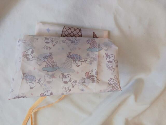 縦、横と折ってくるくると丸める